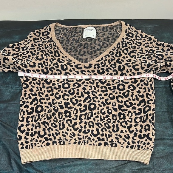 🔥Abercrombie & Fitch Leopard Print Sweater - Tan and Black🔥 - Picture 4 of 6